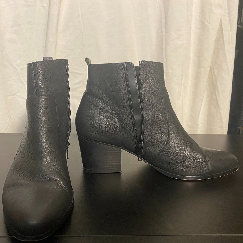 Crown Vintage Black Ankle Booties – Size 10N, Chic & Versatile!